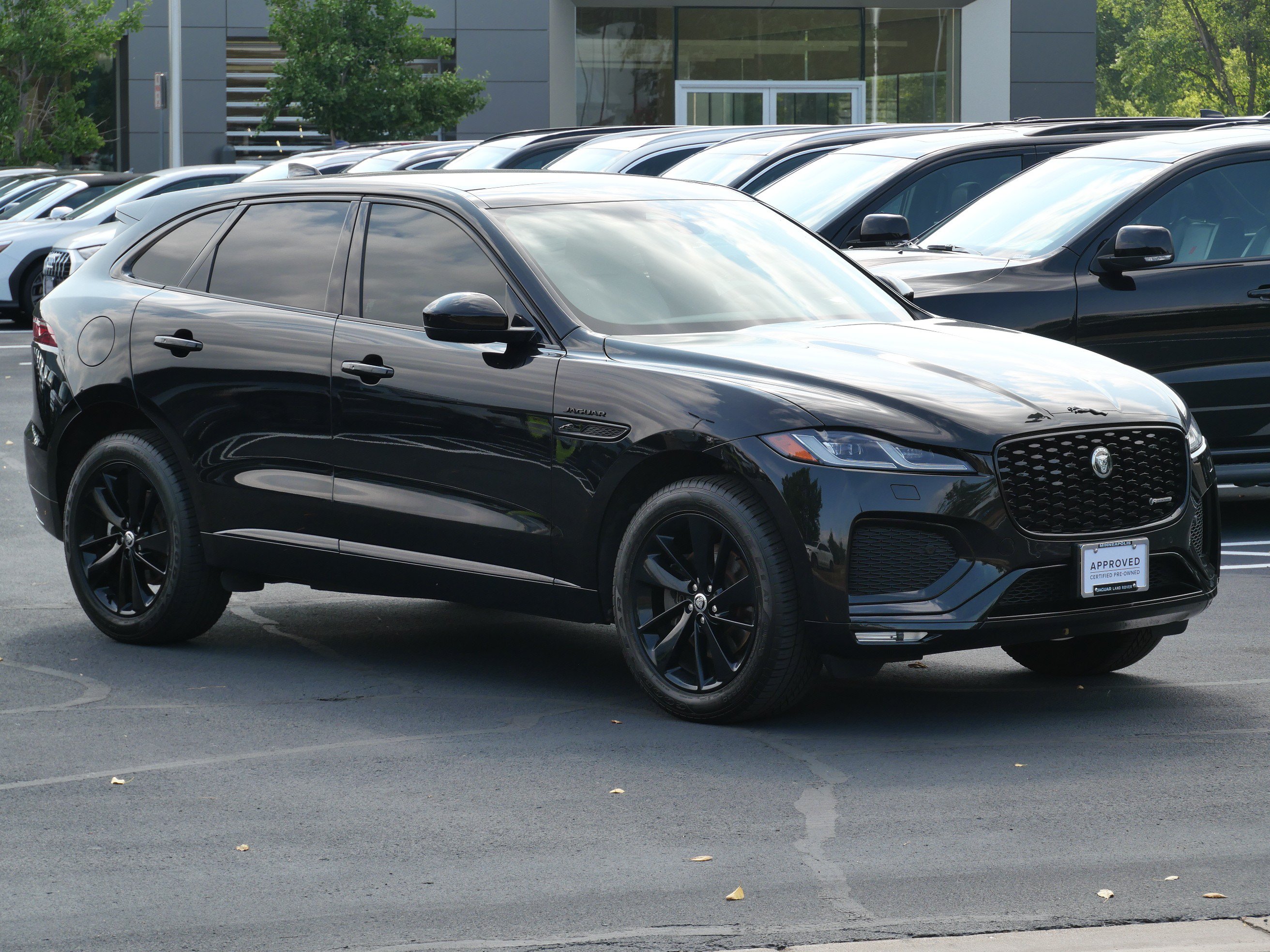 Certified 2025 Jaguar F-PACE R-Dynamic S AWD/4WD image 7