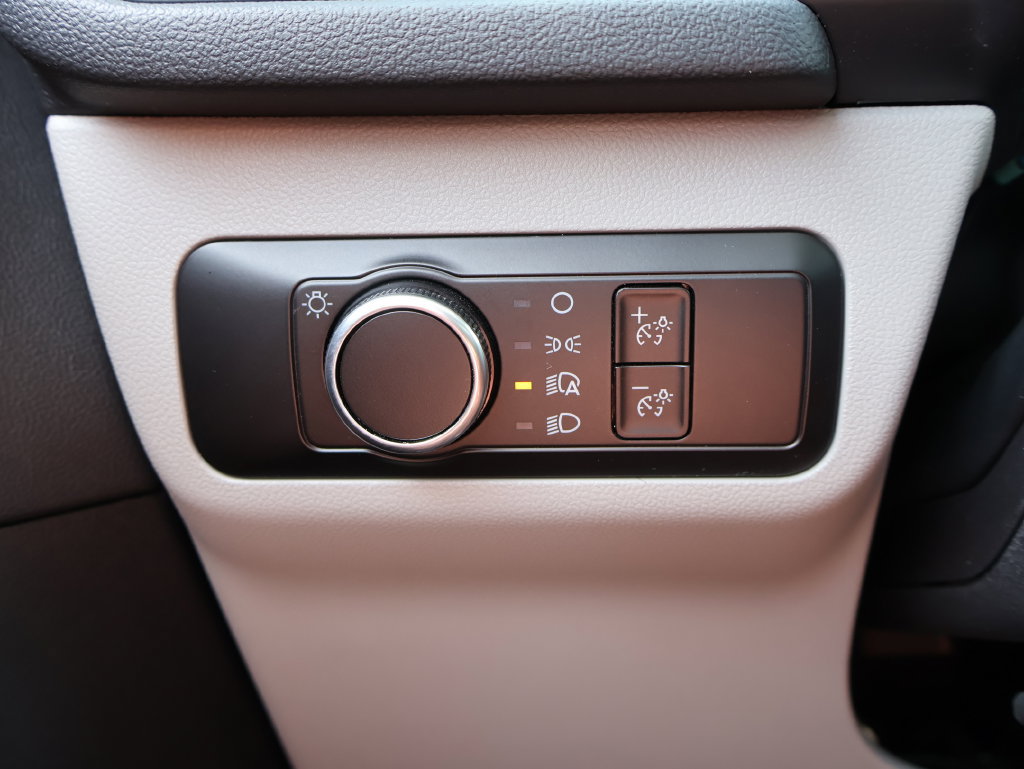 Used 2025 Ford Escape Active w/ Cold Weather Package FWD image 30