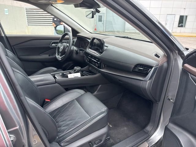 Used 2022 Nissan Rogue Platinum w/ Head-Up Display Package FWD image 12