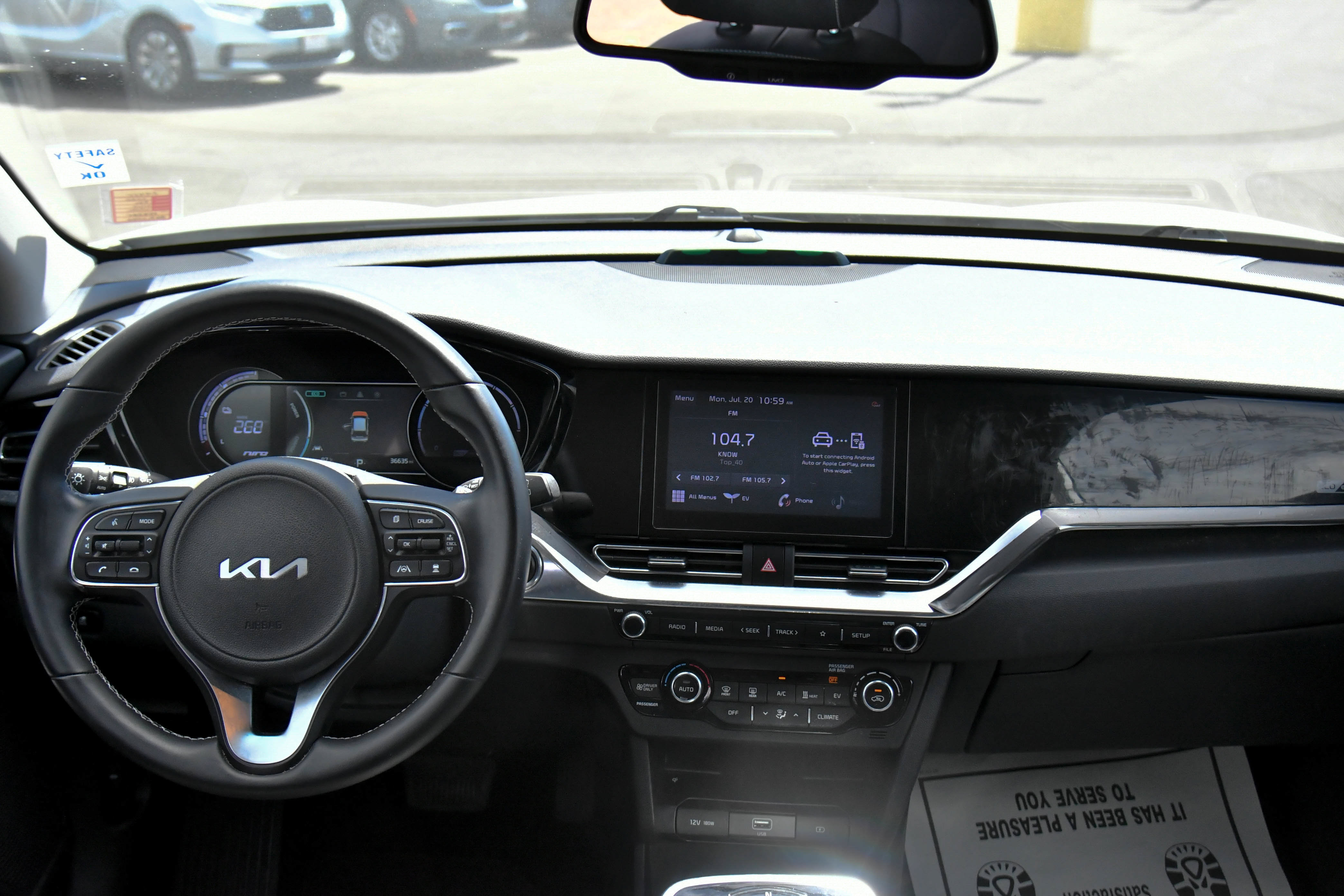 Used 2022 Kia Niro EX FWD image 38