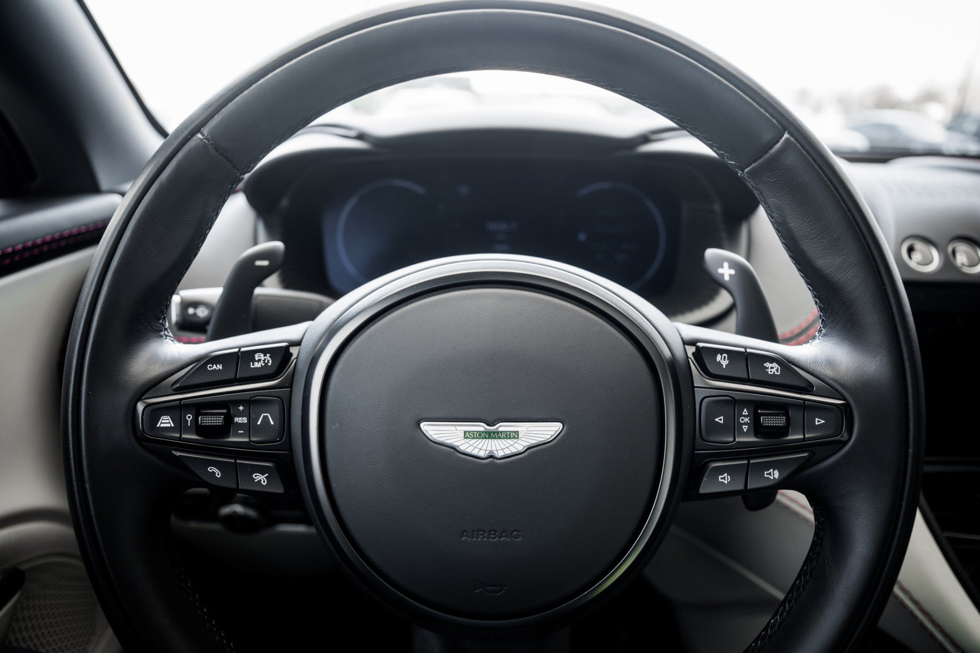 Used 2022 Aston Martin DBX AWD/4WD image 10