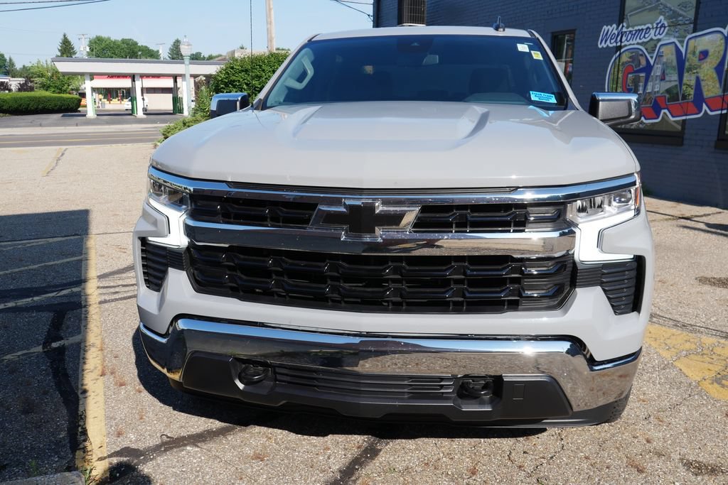 Used 2024 Chevrolet Silverado 1500 LT AWD/4WD image 2