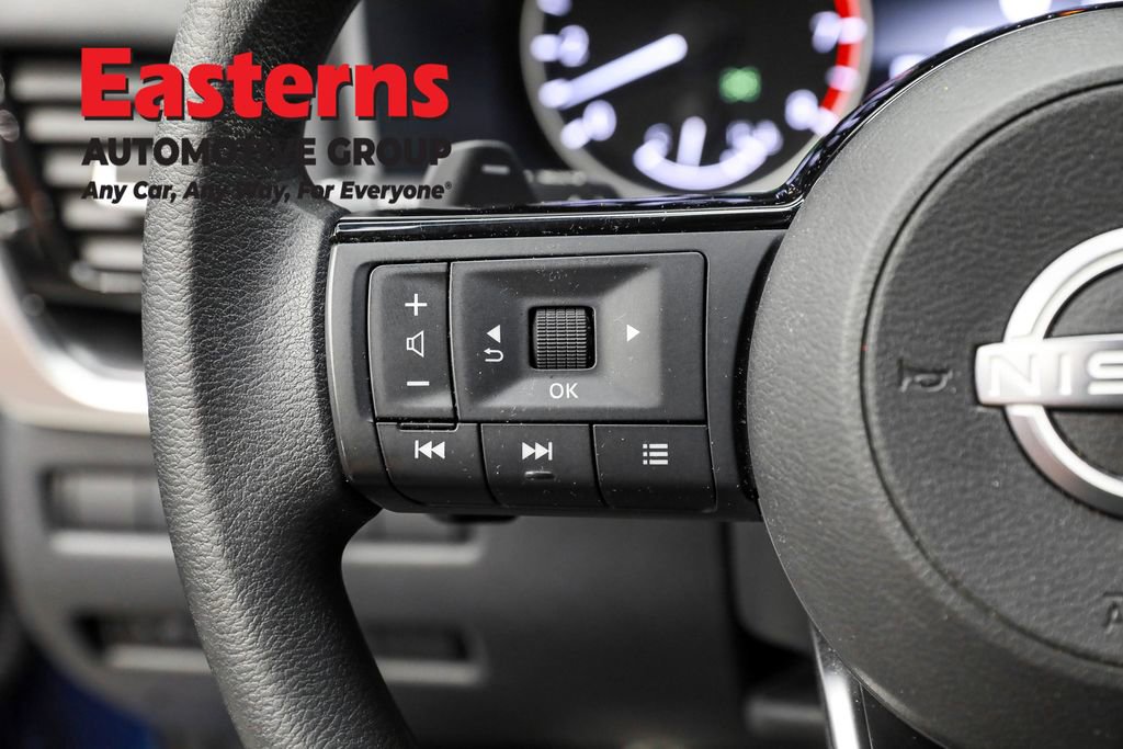 Used 2022 Nissan Rogue SV image 15