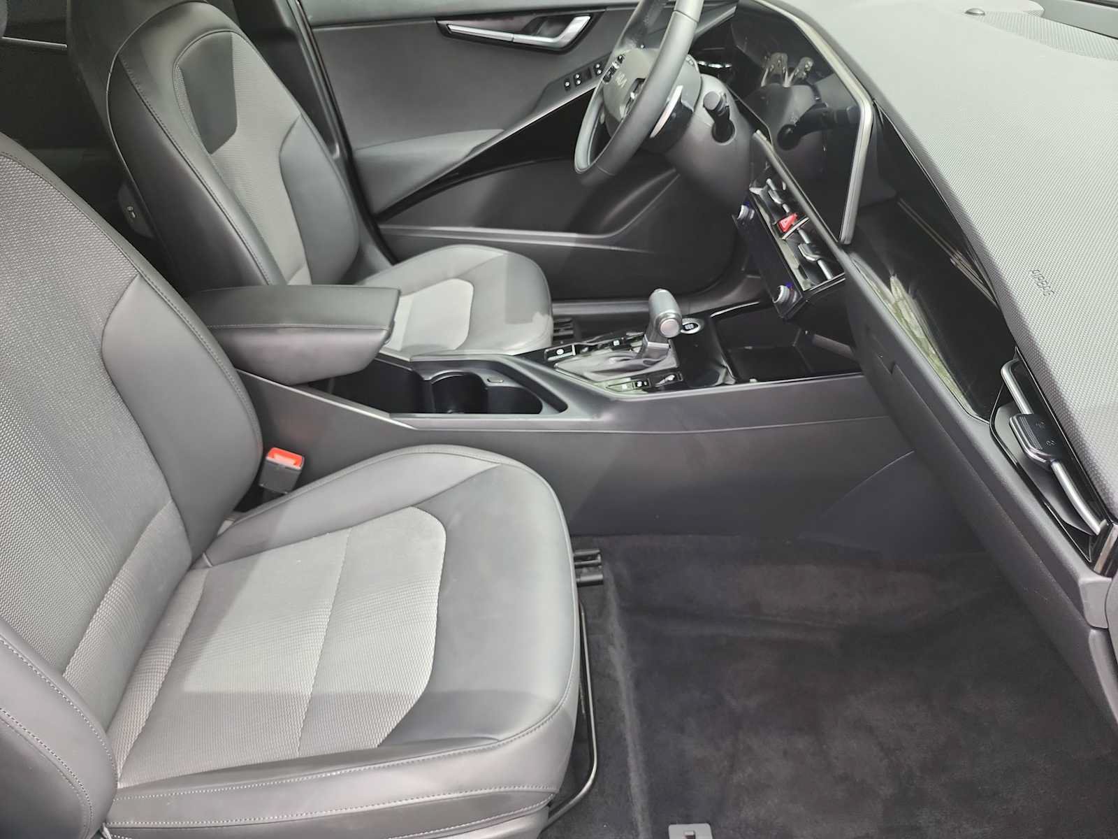 Used 2023 Kia Niro EX Touring FWD image 18