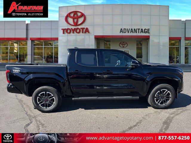 Used 2025 Toyota Tacoma TRD Sport w/ TRD Sport Upgrade Package AWD/4WD image 5