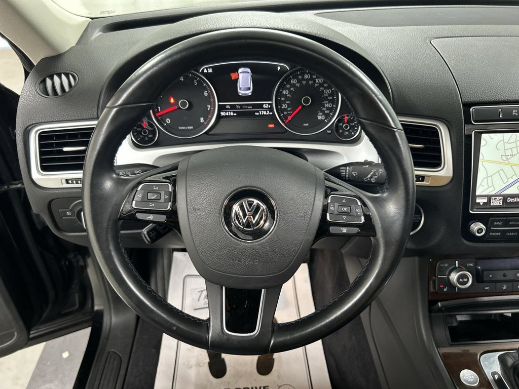 Used 2015 Volkswagen Touareg VR6 AWD/4WD image 4