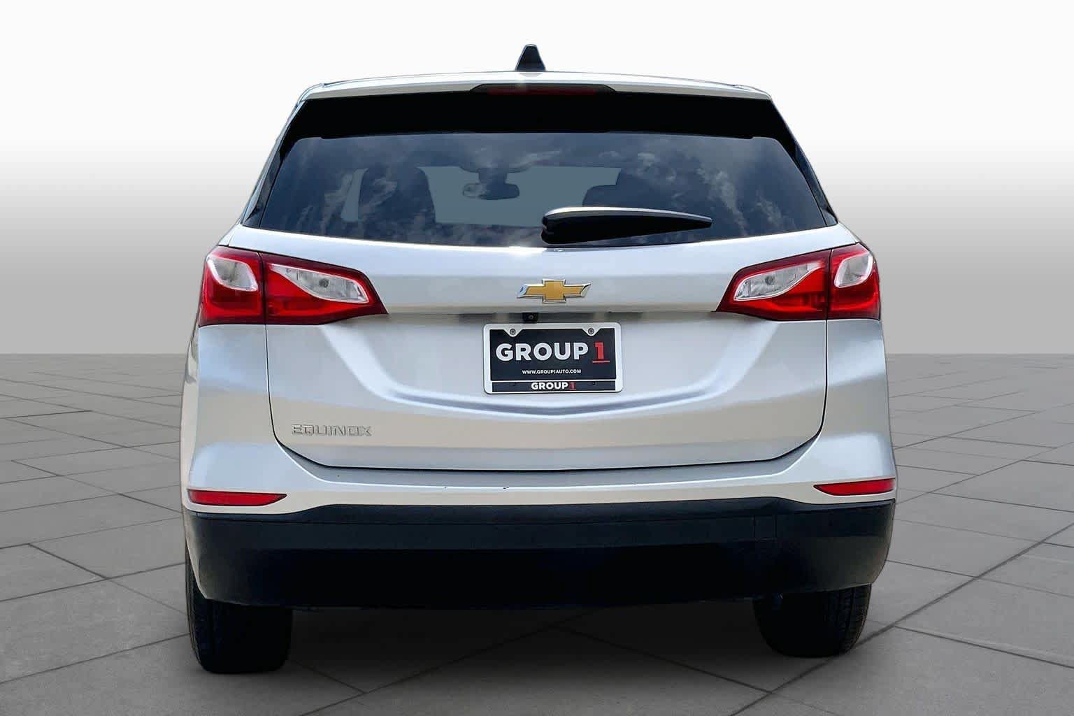 Used 2021 Chevrolet Equinox LS w/ LS Convenience Package FWD image 4