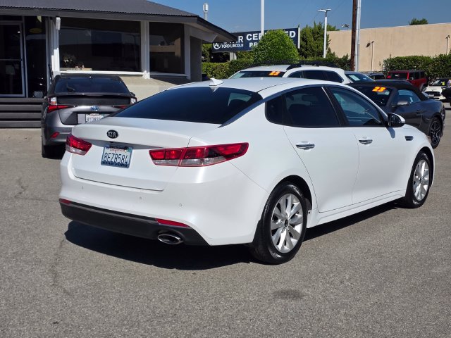 Used 2018 Kia Optima LX w/ 17" Alloy Wheels Package FWD image 4