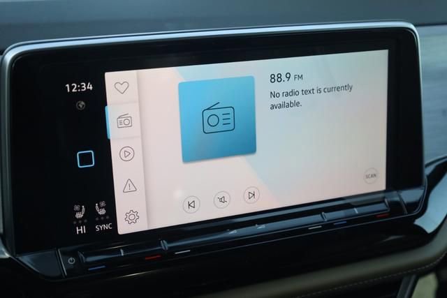 New 2026 Volkswagen Atlas Cross Sport SE image 13