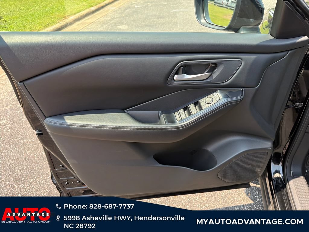 Used 2025 Nissan Rogue SV AWD/4WD image 7