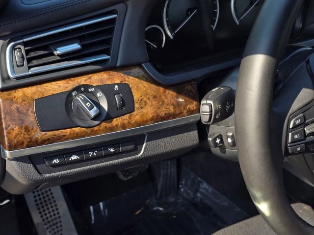 Used 2013 BMW 750Li xDrive AWD/4WD image 20
