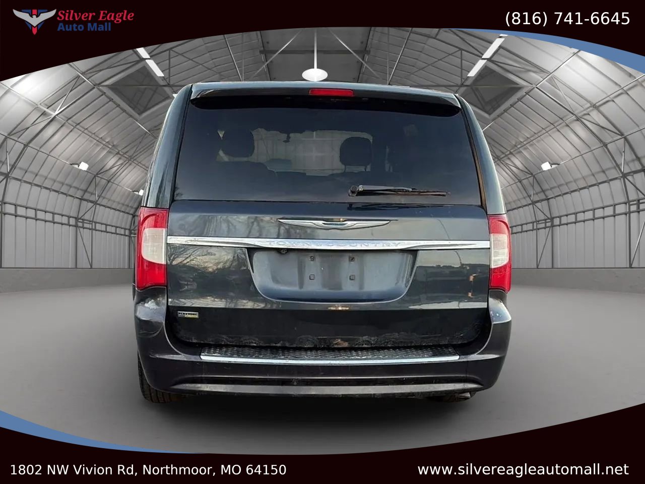 Used 2014 Chrysler Town & Country Touring image 4