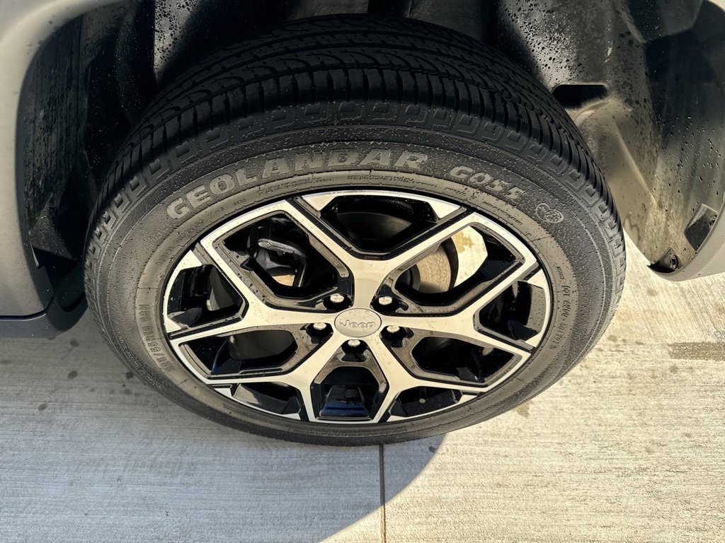 Used 2024 Jeep Compass Latitude image 16