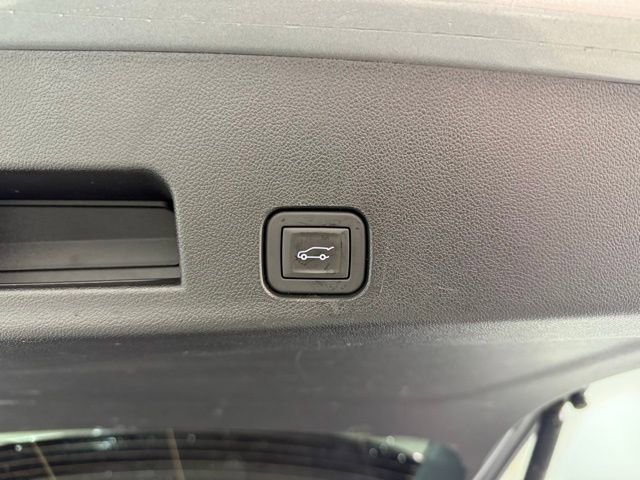 Certified 2025 Chevrolet Traverse LT image 9