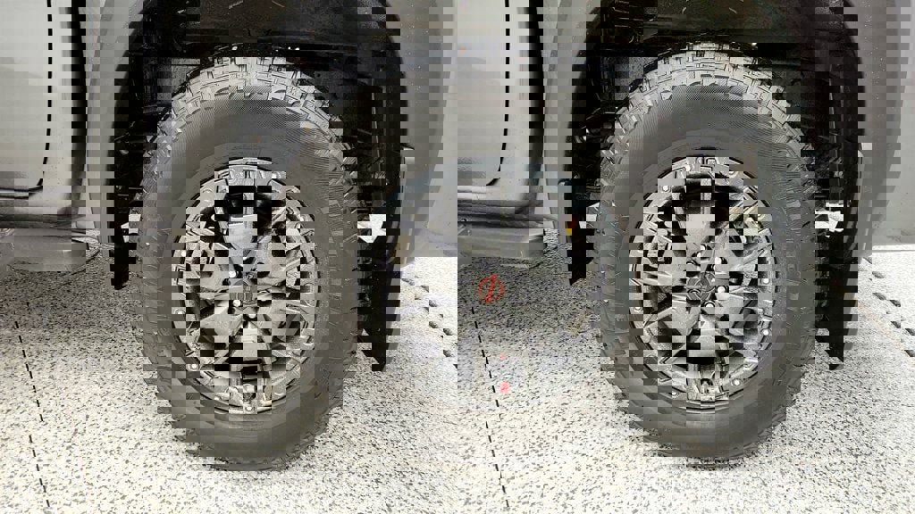 Used 2024 Nissan Frontier PRO-4X w/ Pro Premium Package image 9