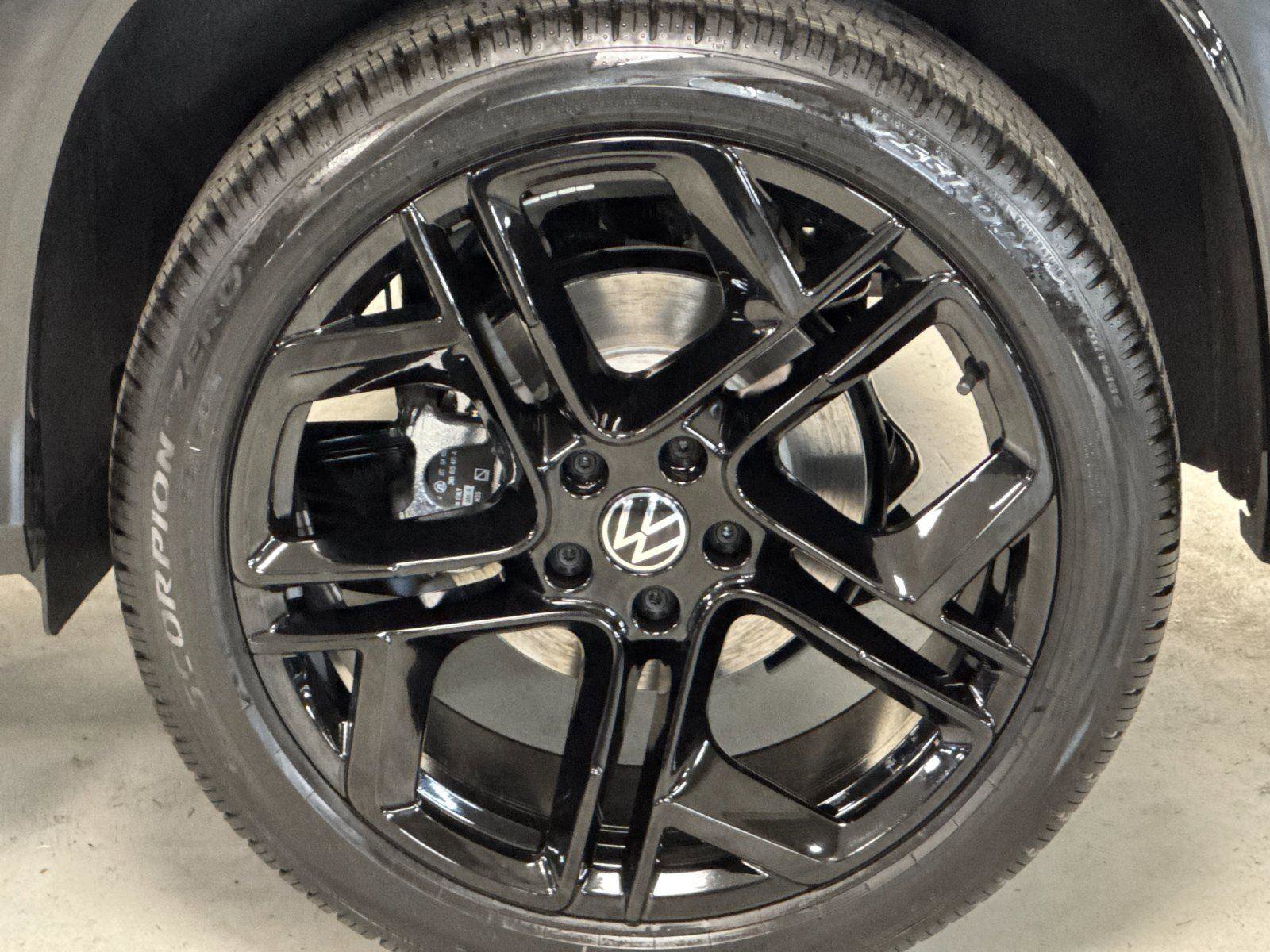 New 2026 Volkswagen Tiguan SE R-Line AWD/4WD image 24