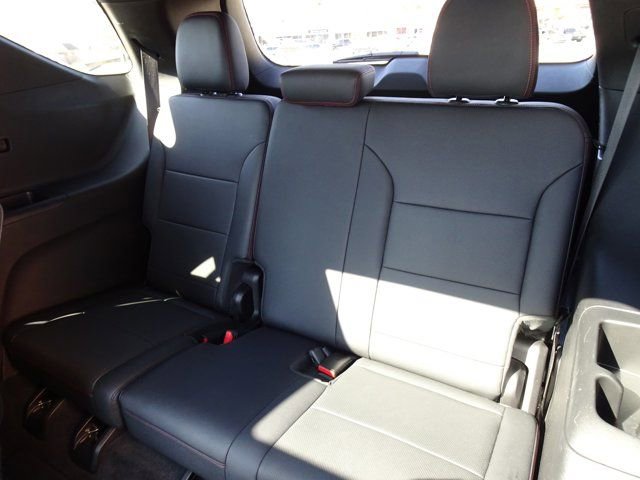 Certified 2024 Chevrolet Traverse RS image 18