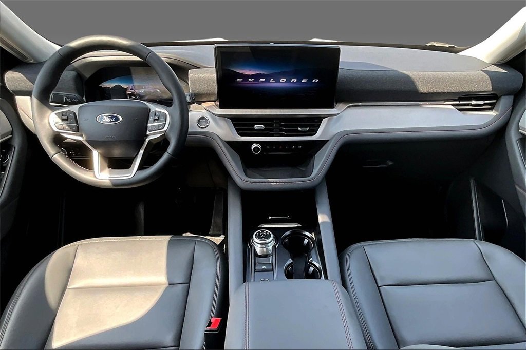New 2025 Ford Explorer Active image 2