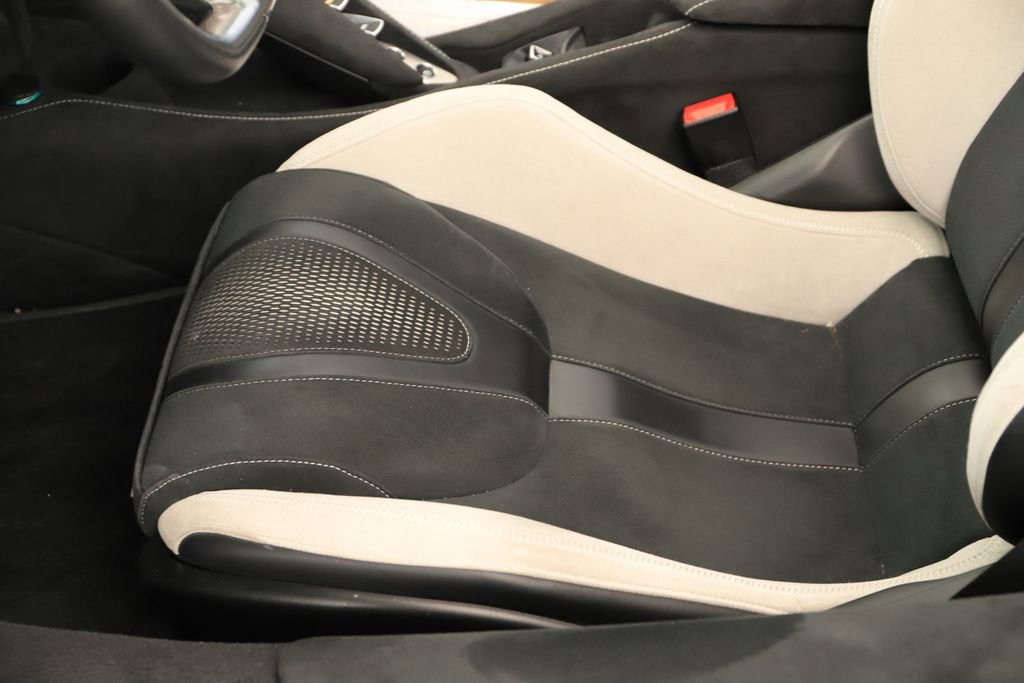Used 2024 McLaren 750S Spider RWD image 21