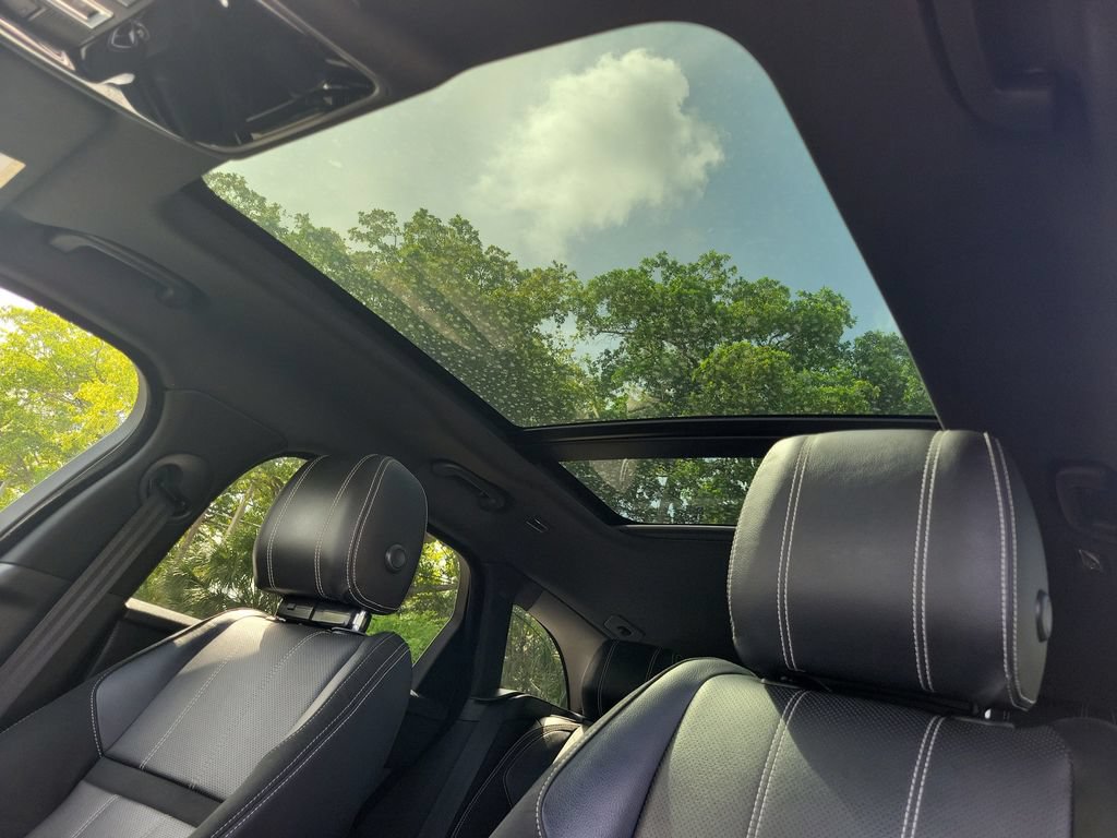 Used 2018 Land Rover Range Rover Velar R-Dynamic SE AWD/4WD image 27