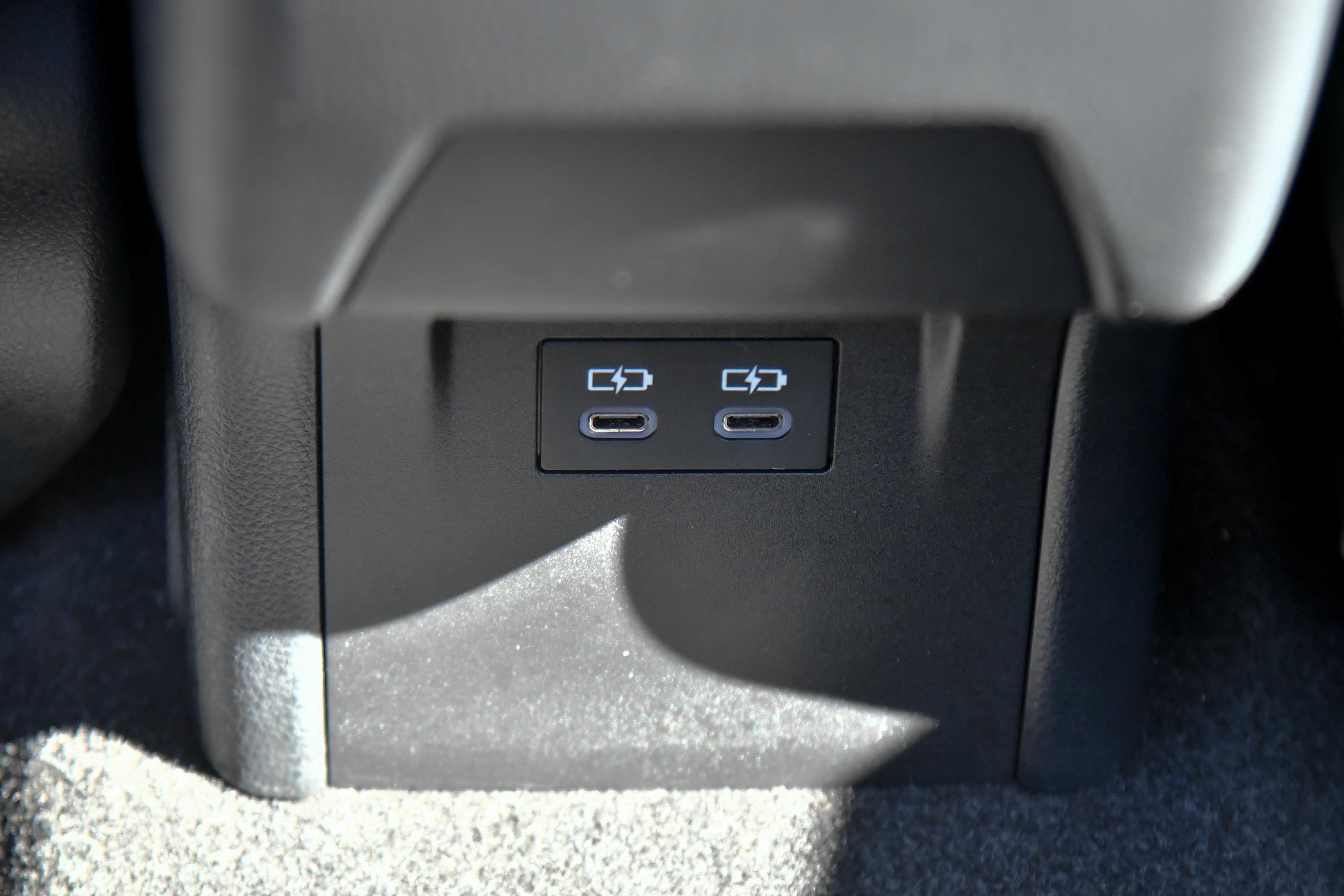 Used 2025 Toyota Prius LE image 38