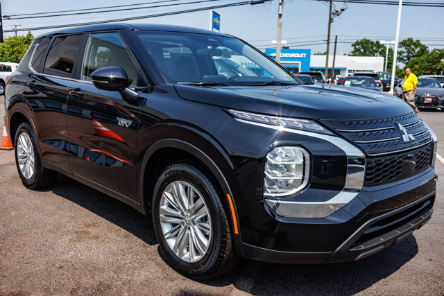 New 2025 Mitsubishi Outlander ES image 3