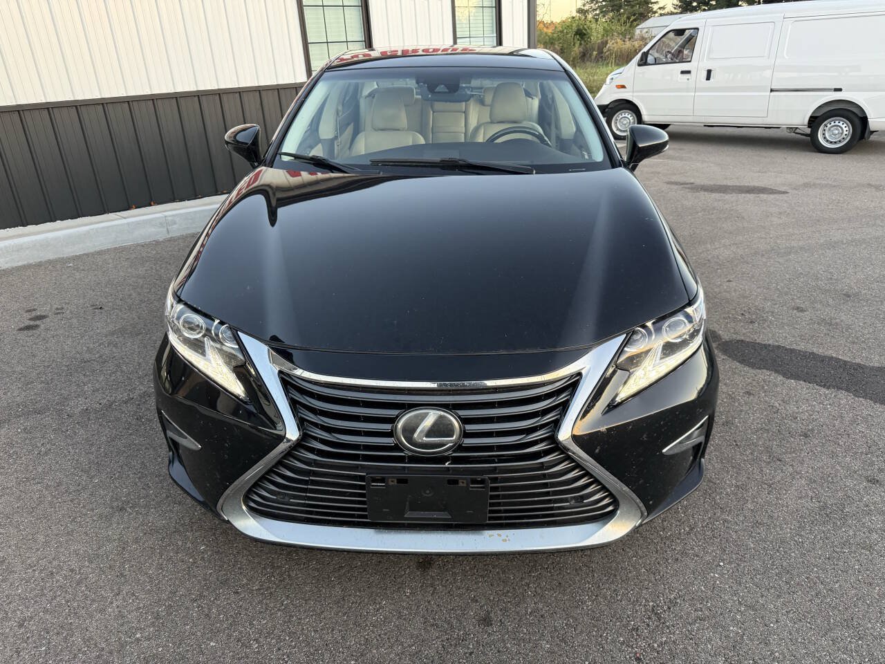 Used 2016 Lexus ES 350 w/ Luxury Package w/Wood Trim FWD image 3