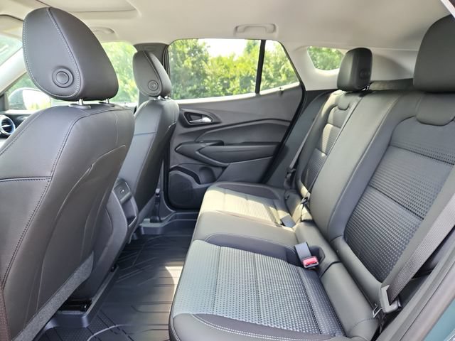 New 2026 Chevrolet Trax LT w/ Sunroof Package FWD image 15