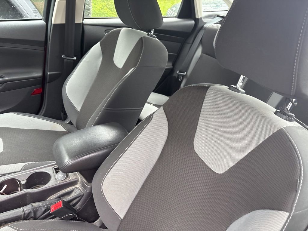 Used 2014 Ford Focus SE w/ SE Sport Package FWD image 12