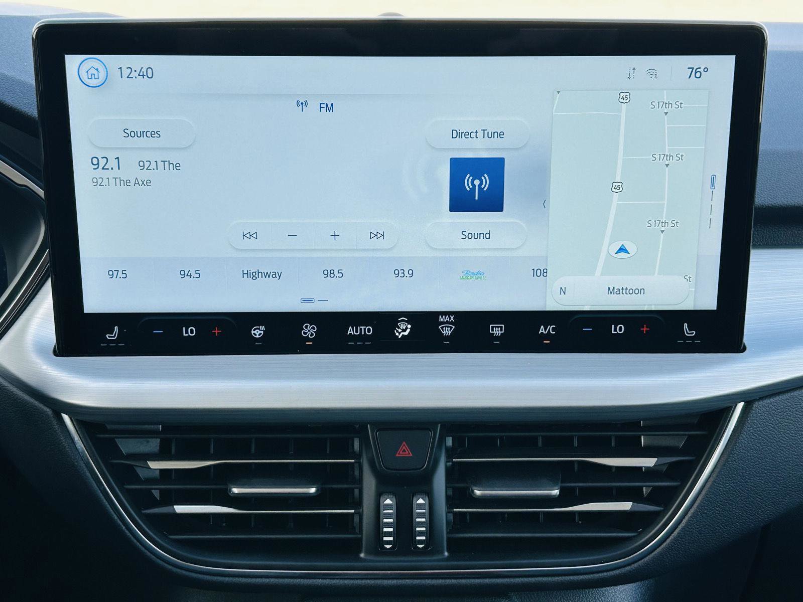 Used 2025 Ford Escape SE w/ PHEV Premium Package image 26