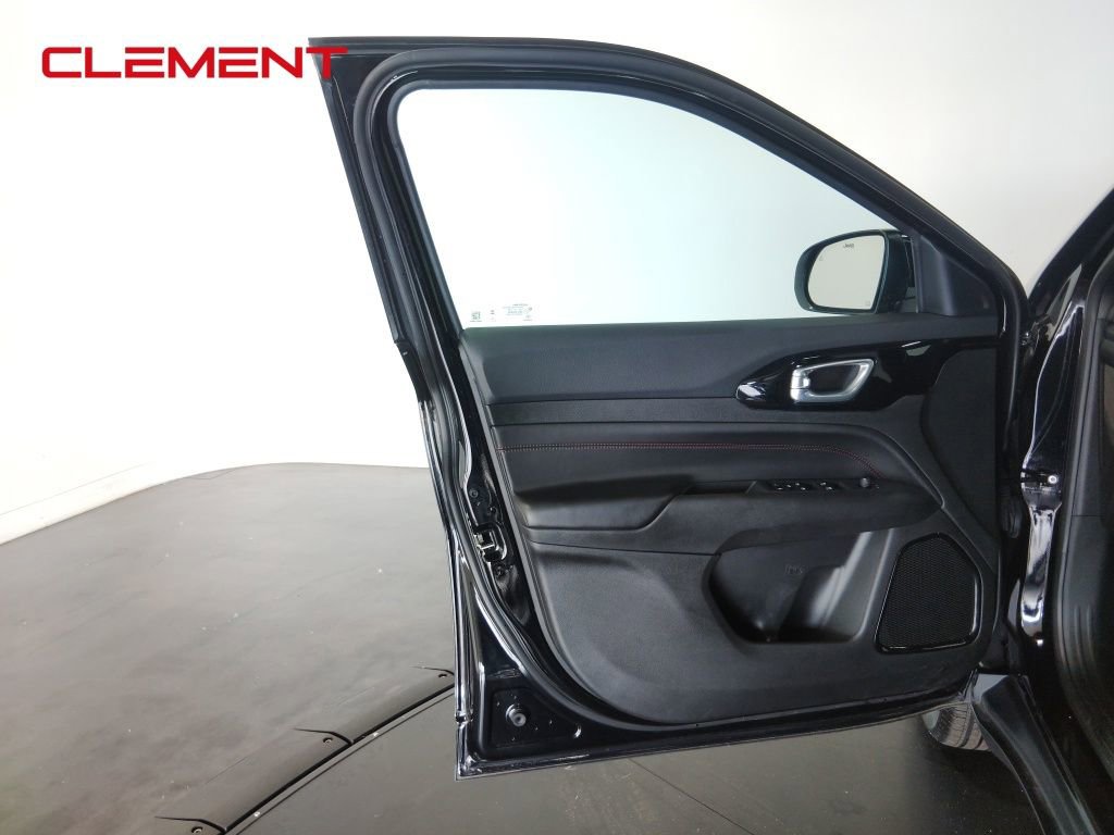 Used 2024 Jeep Compass Trailhawk image 31