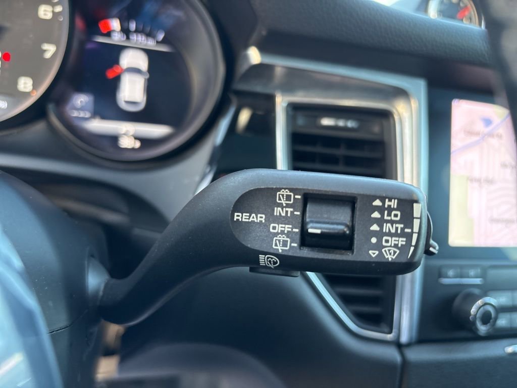 Used 2018 Porsche Macan Base image 11