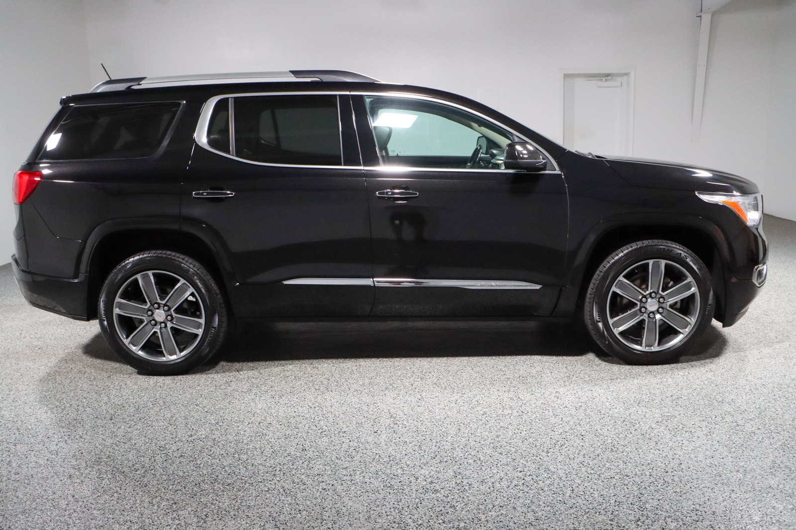 Used 2019 GMC Acadia Denali w/ Technology Package AWD/4WD image 6