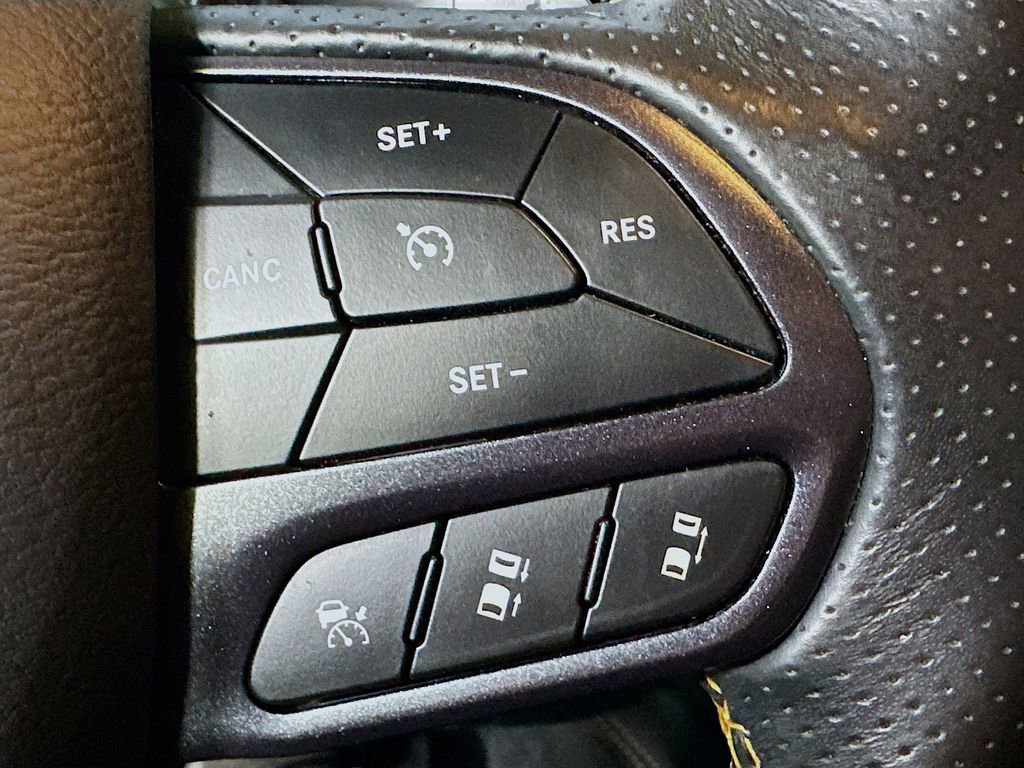 Used 2023 Dodge Durango R/T w/ Hemi Orange Plus Package RWD image 25
