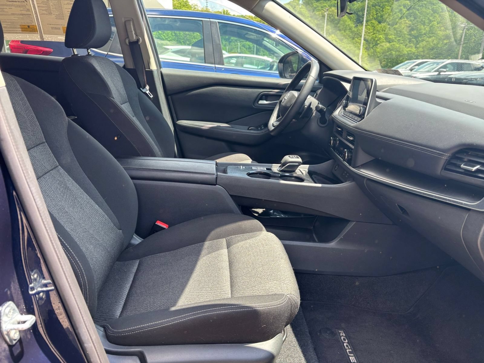 Used 2025 Nissan Rogue SV FWD image 29