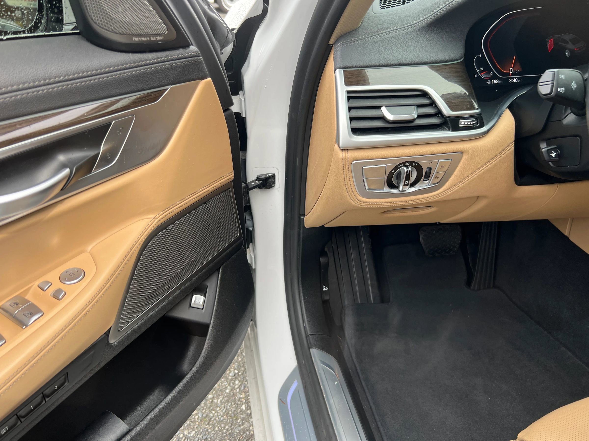 Used 2022 BMW 740i image 9