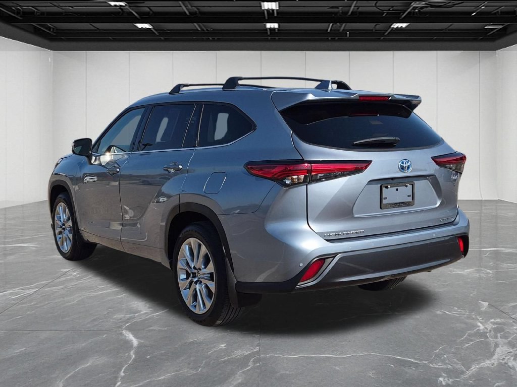 Used 2023 Toyota Highlander Limited AWD/4WD image 3