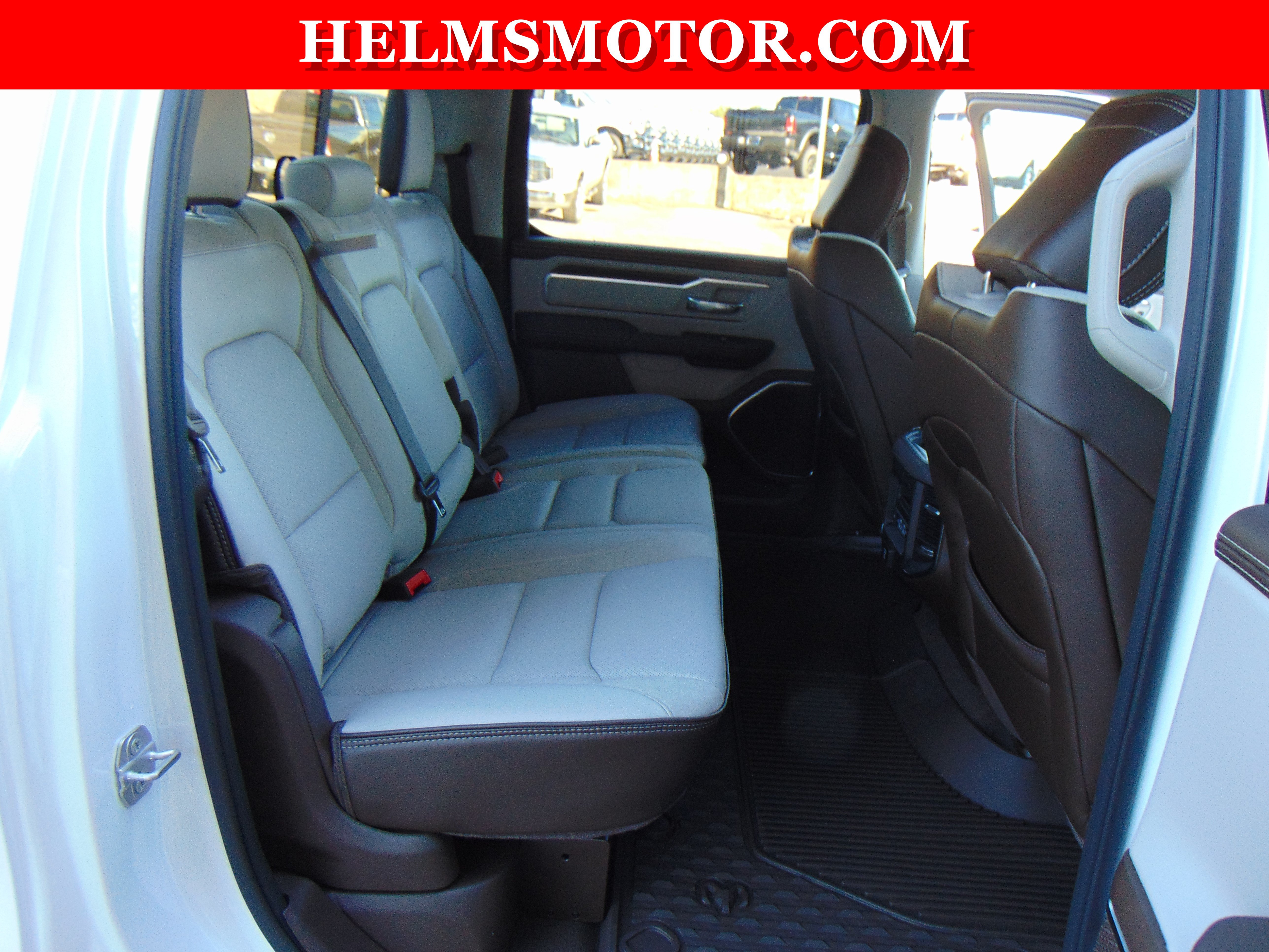 New 2026 RAM 1500 Laramie AWD/4WD image 40