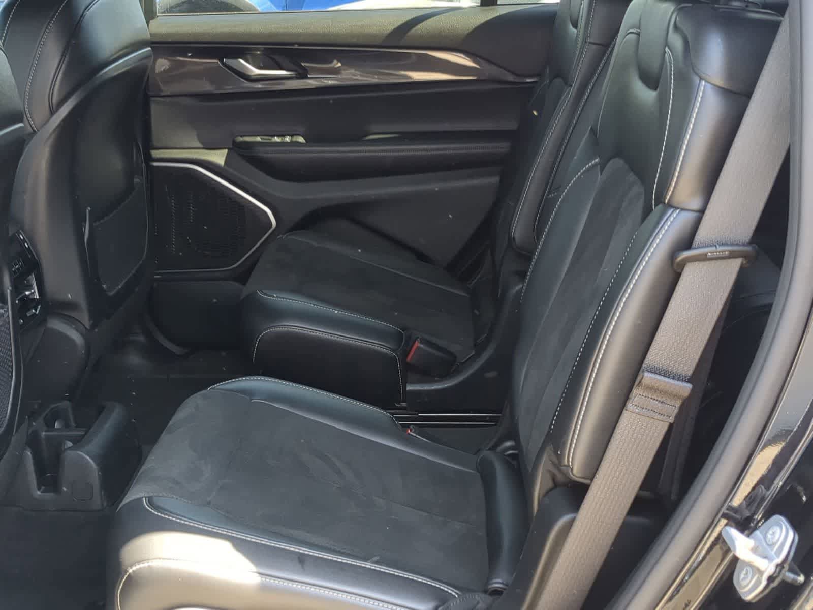 Used 2021 Jeep Grand Cherokee L Laredo AWD/4WD image 19