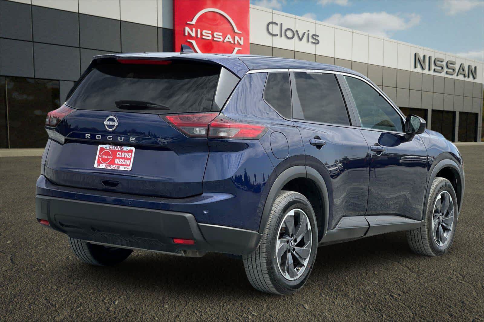 Used 2025 Nissan Rogue SV FWD image 2