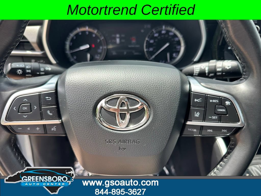 Used 2020 Toyota Highlander XLE AWD/4WD image 25