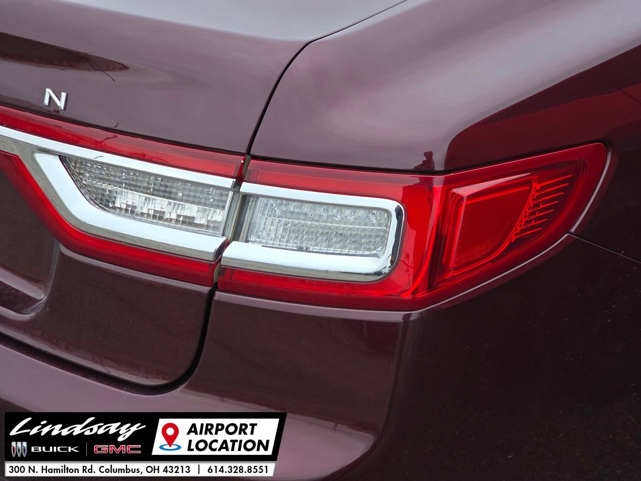 Used 2017 Lincoln Continental Select image 17