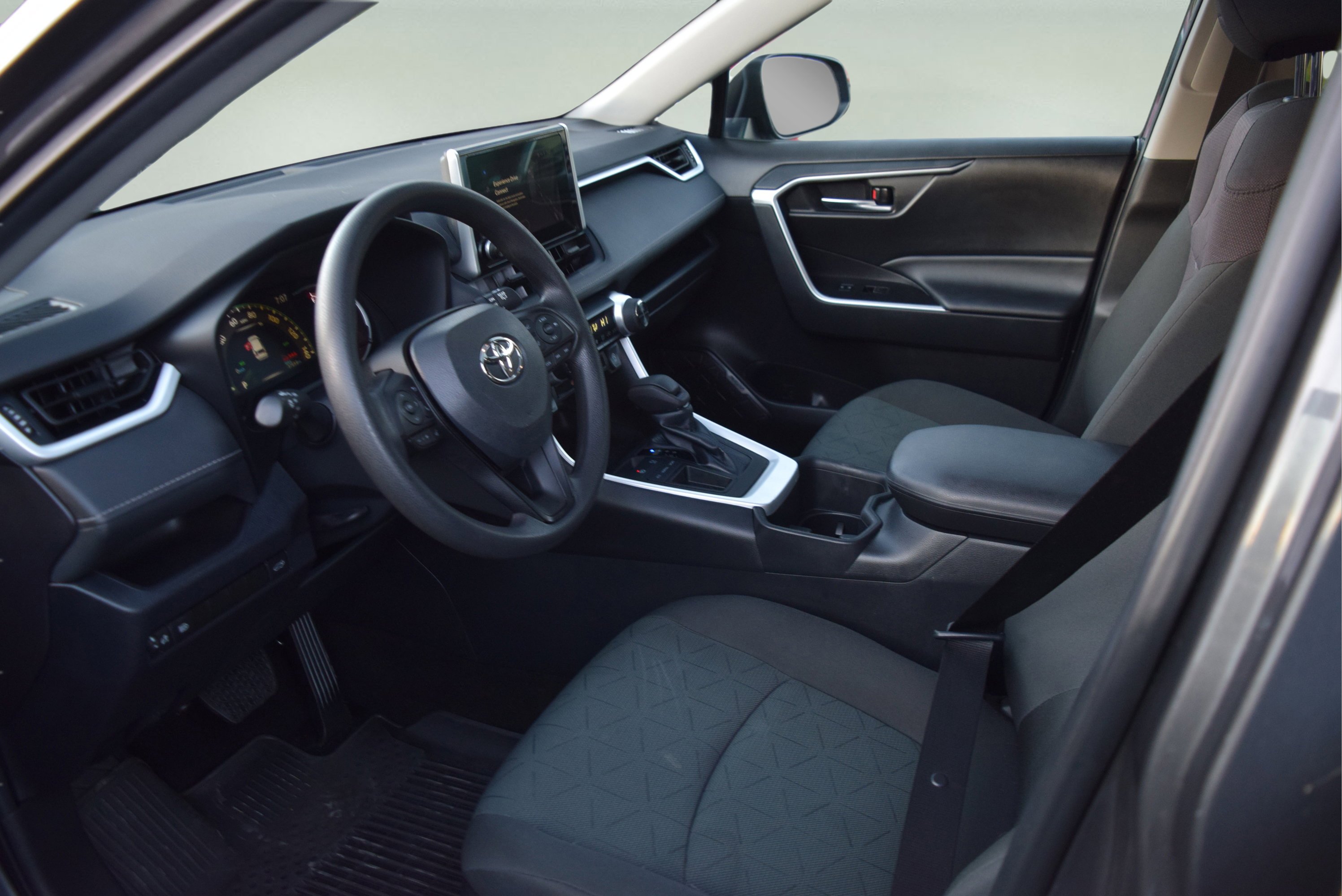 Used 2023 Toyota RAV4 XLE image 8