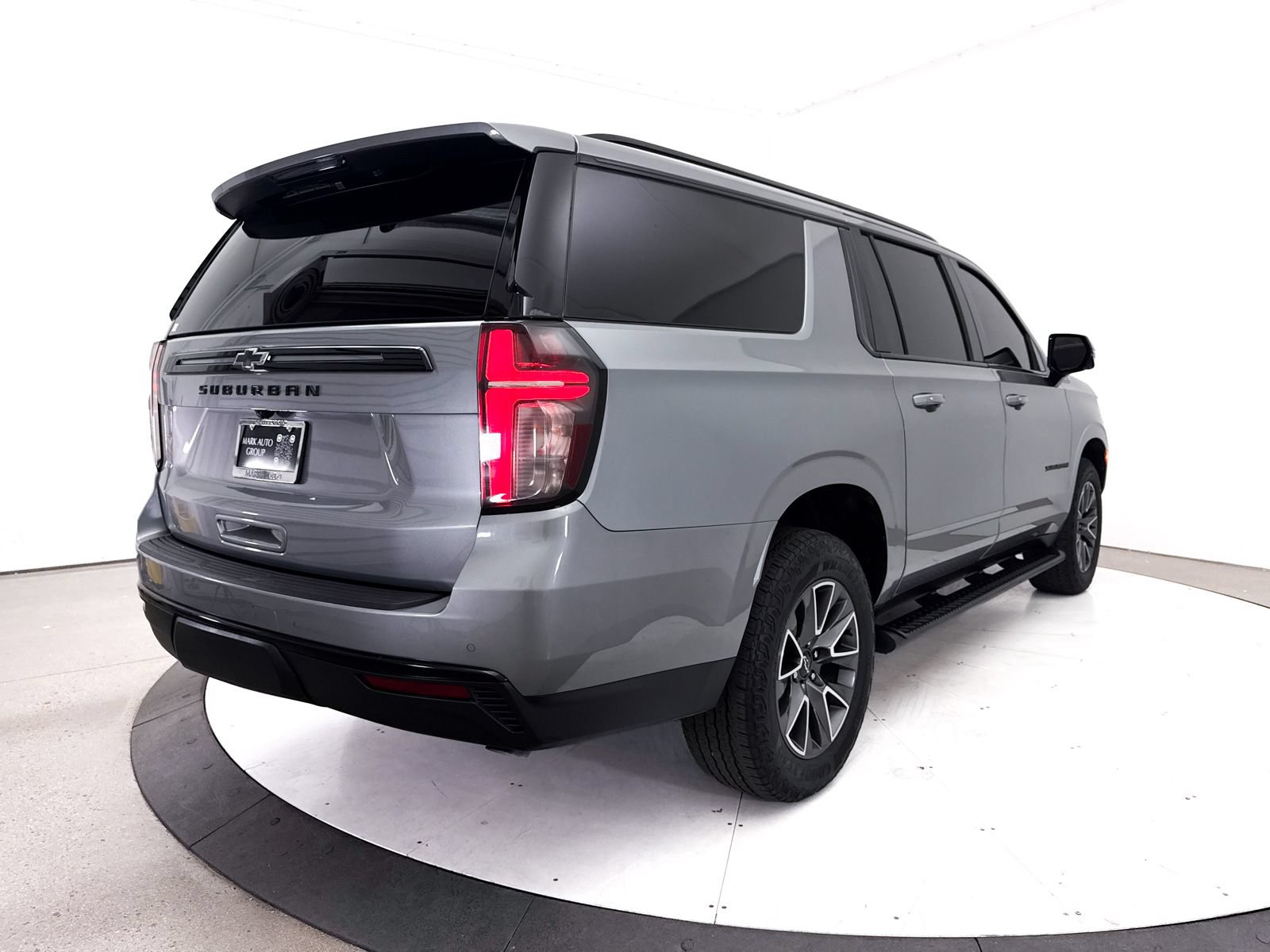 Used 2024 Chevrolet Suburban Z71 w/ Luxury Package AWD/4WD image 22