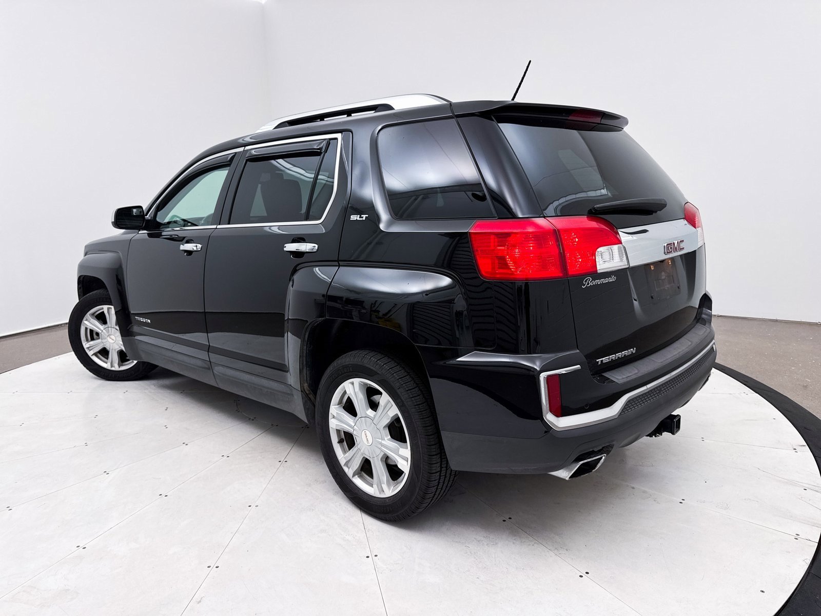Used 2017 GMC Terrain SLT w/ Open Road Package image 8