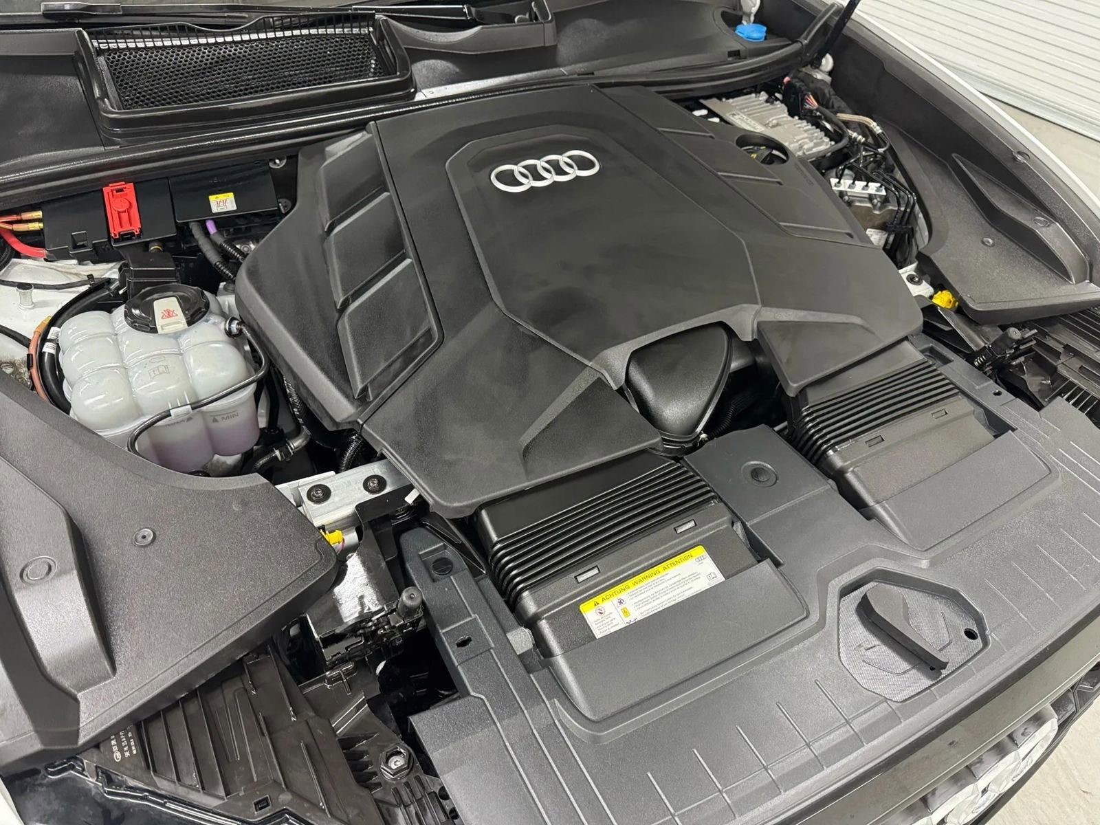 Used 2019 Audi Q8 Prestige w/ Luxury Package AWD/4WD image 36