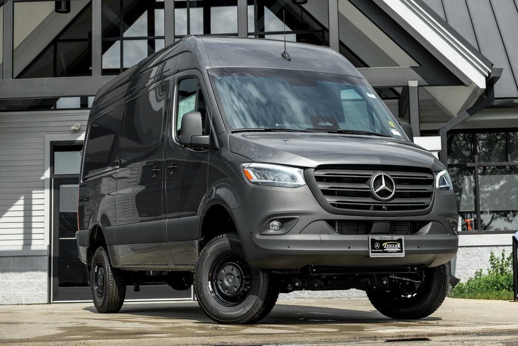Used 2025 Mercedes-Benz Sprinter 2500 image 1