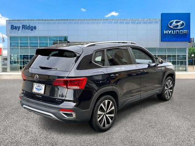 Used 2023 Volkswagen Taos SE w/ Panoramic Sunroof Package AWD/4WD image 2