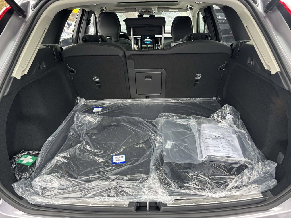 New 2026 Volvo XC60 B5 Plus w/ Protection Package Premier image 9
