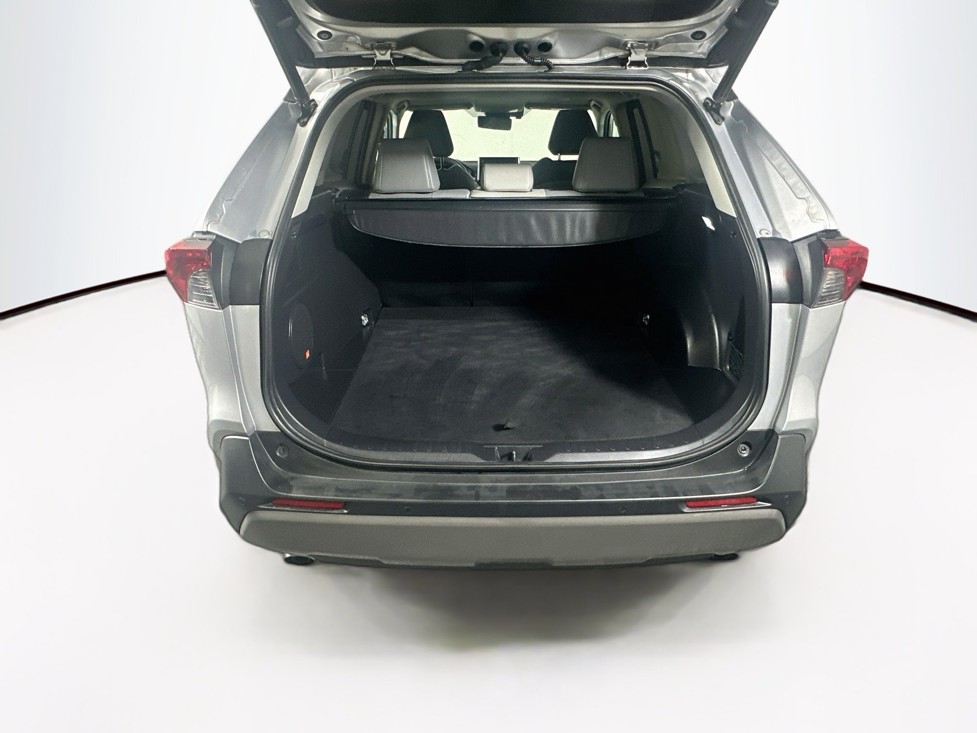 Used 2019 Toyota RAV4 Limited w/ Cold Weather Package FWD image 31